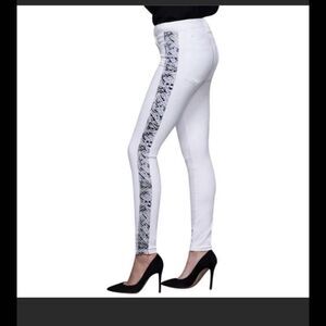 😍 Host pick!!😍NWOT GOOD AMERICAN GOOD LEGS WHITE SKINNY JEANS